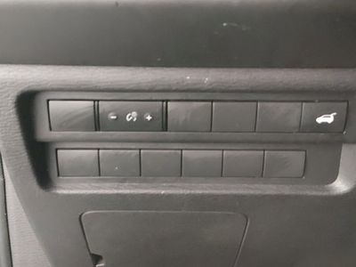 2023 Mitsubishi Outlander — photo 13 view