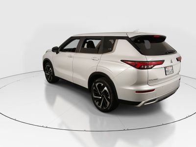 2023 Mitsubishi Outlander — detail view