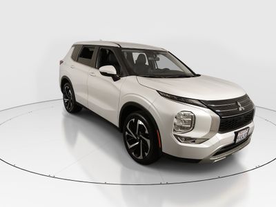 2023 Mitsubishi Outlander SE Special Edition FWD — front three-quarter view