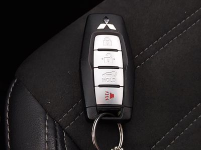 2023 Mitsubishi Outlander — photo 15 view