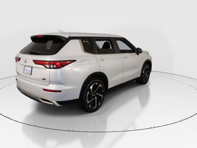 2023 Mitsubishi Outlander — photo 7 view