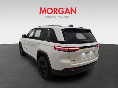 2023 Jeep Grand Cherokee — interior view