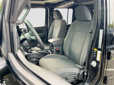 2025 Jeep Wrangler — photo 20 view