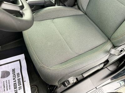 2025 Jeep Wrangler — photo 18 view