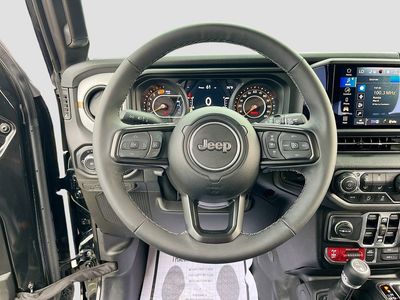 2025 Jeep Wrangler — photo 11 view