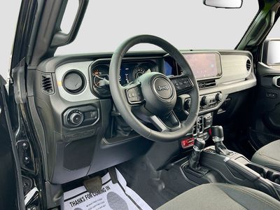 2025 Jeep Wrangler — photo 9 view