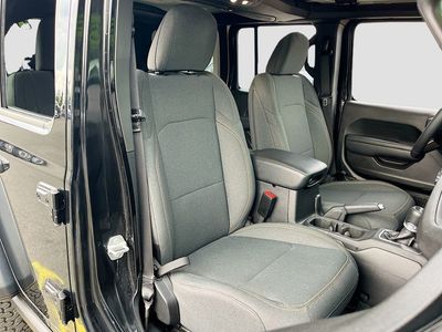 2025 Jeep Wrangler — photo 26 view