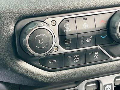 2025 Jeep Wrangler — photo 19 view