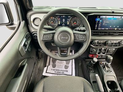 2025 Jeep Wrangler — photo 21 view