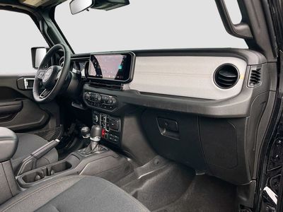 2025 Jeep Wrangler — photo 27 view
