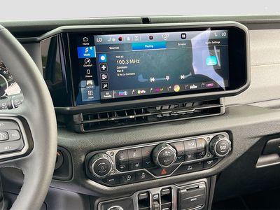 2025 Jeep Wrangler — photo 14 view