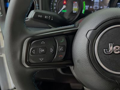 2025 Jeep Wrangler — photo 16 view