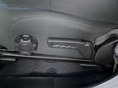 2025 Jeep Wrangler — photo 13 view