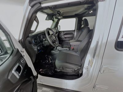 2025 Jeep Wrangler — photo 12 view