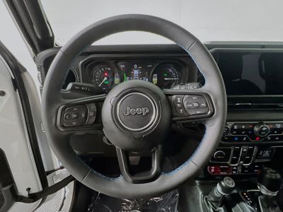 2025 Jeep Wrangler — photo 15 view