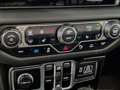 2025 Jeep Wrangler — photo 23 view
