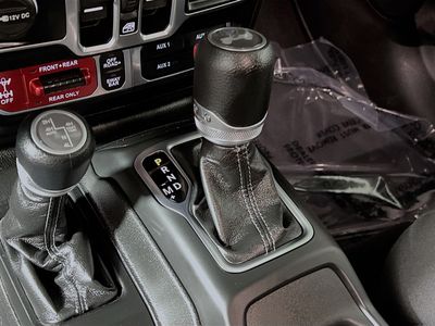 2025 Jeep Wrangler — photo 21 view