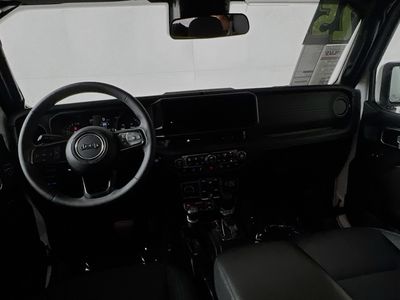 2025 Jeep Wrangler — photo 27 view