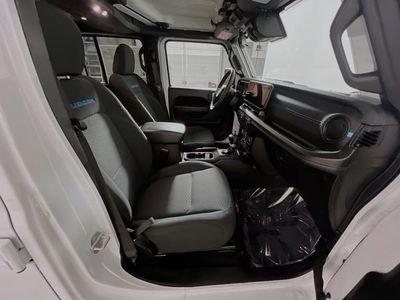 2025 Jeep Wrangler — photo 28 view