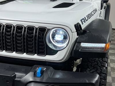 2025 Jeep Wrangler — photo 9 view
