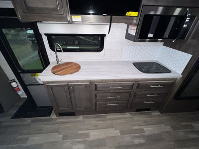 2025 Entegra QWEST SE - Photo 8