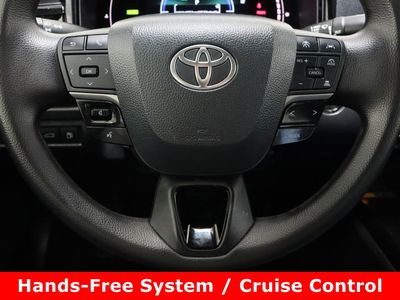 2025 Toyota Camry FWD - Photo 23