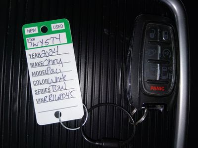 2024 Chrysler Pacifica — photo 15 view