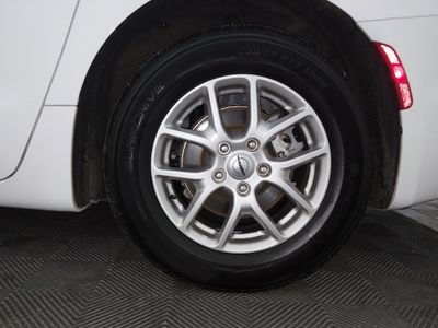 2024 Chrysler Pacifica — photo 10 view
