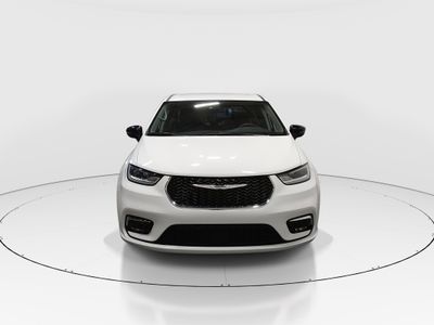 2024 Chrysler Pacifica — side profile view