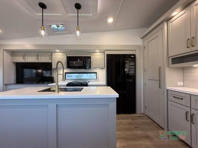 2026 Brinkley Model Z — photo 12 view