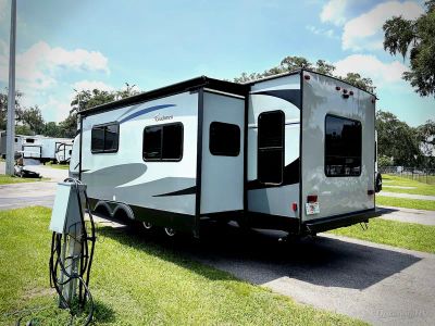 2020 Coachmen Apex Ultra-Lite — rear three-quarter view
