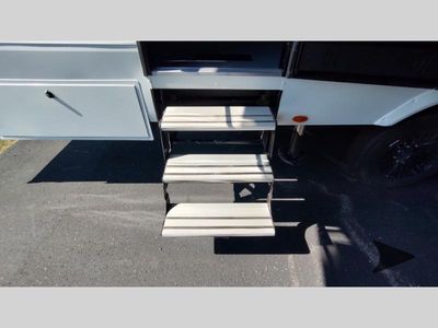 2025 Keystone RV Fuzion — photo 40 view