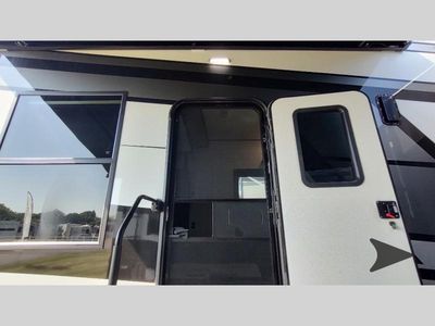 2025 Keystone RV Fuzion — photo 36 view