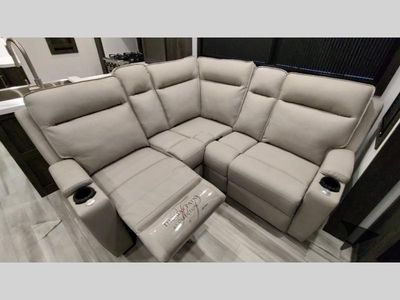 2025 Keystone RV Fuzion — photo 152 view