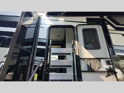 2025 Keystone RV Fuzion — photo 28 view
