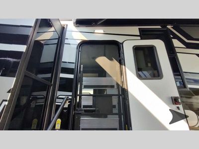 2025 Keystone RV Fuzion — photo 27 view