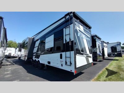 2025 Keystone RV Fuzion — photo 10 view
