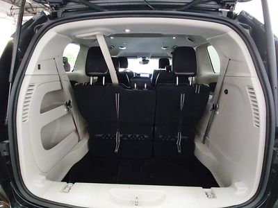 2023 Chrysler Pacifica — photo 11 view