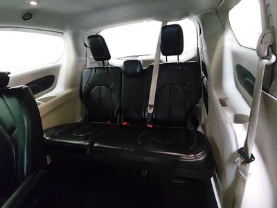 2023 Chrysler Pacifica — photo 17 view