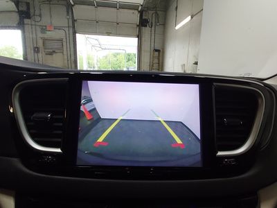 2023 Chrysler Pacifica — photo 16 view