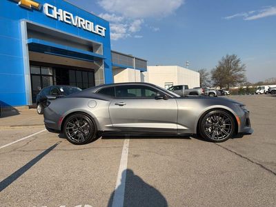 2021 Chevrolet Camaro - Photo 2