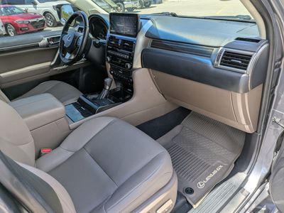 2023 Lexus GX — photo 9 view