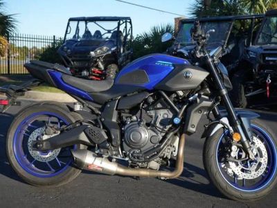 2025 Yamaha MT-07 — front three-quarter view
