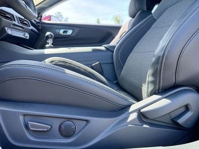 2025 Ford Mustang - Photo 13