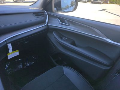 2026 Jeep Grand Cherokee — photo 18 view