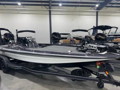 2026 Skeeter ZXE21 — front three-quarter view