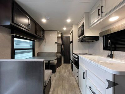 2022 Jayco Jay Flight SLX — photo 7 view