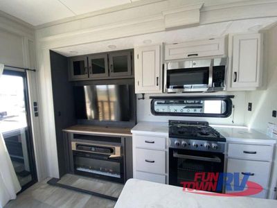 2025 Coachmen RV Brookstone - Photo 24