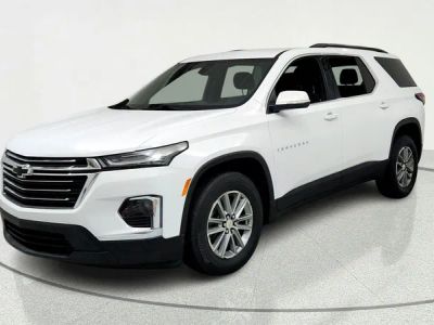 2023 Chevrolet Traverse LT Cloth in Summit White — front three-quarter view