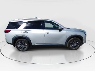 2024 Nissan Pathfinder — photo 8 view